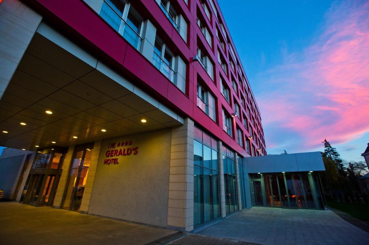 The Gerald'S Hotel Rădăuţi Buitenkant foto