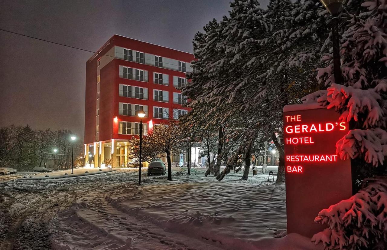 The Gerald'S Hotel Rădăuţi Buitenkant foto