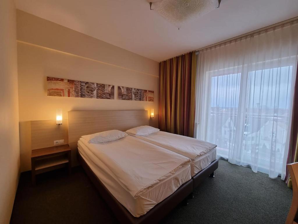 The Gerald'S Hotel Rădăuţi Buitenkant foto