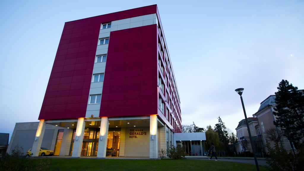 The Gerald'S Hotel Rădăuţi Buitenkant foto